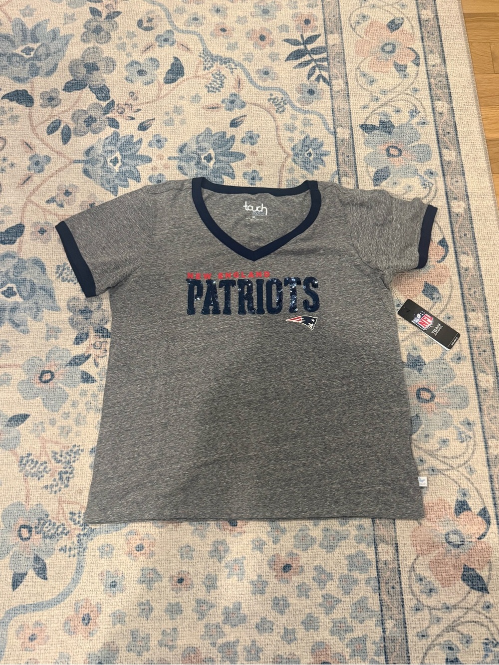 Touch stadium New England Patriots Gray Ringer V-Neck Tee sequin